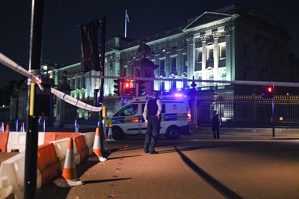 Policía antiterrorista investiga la agresión ante el palacio de Buckingham
