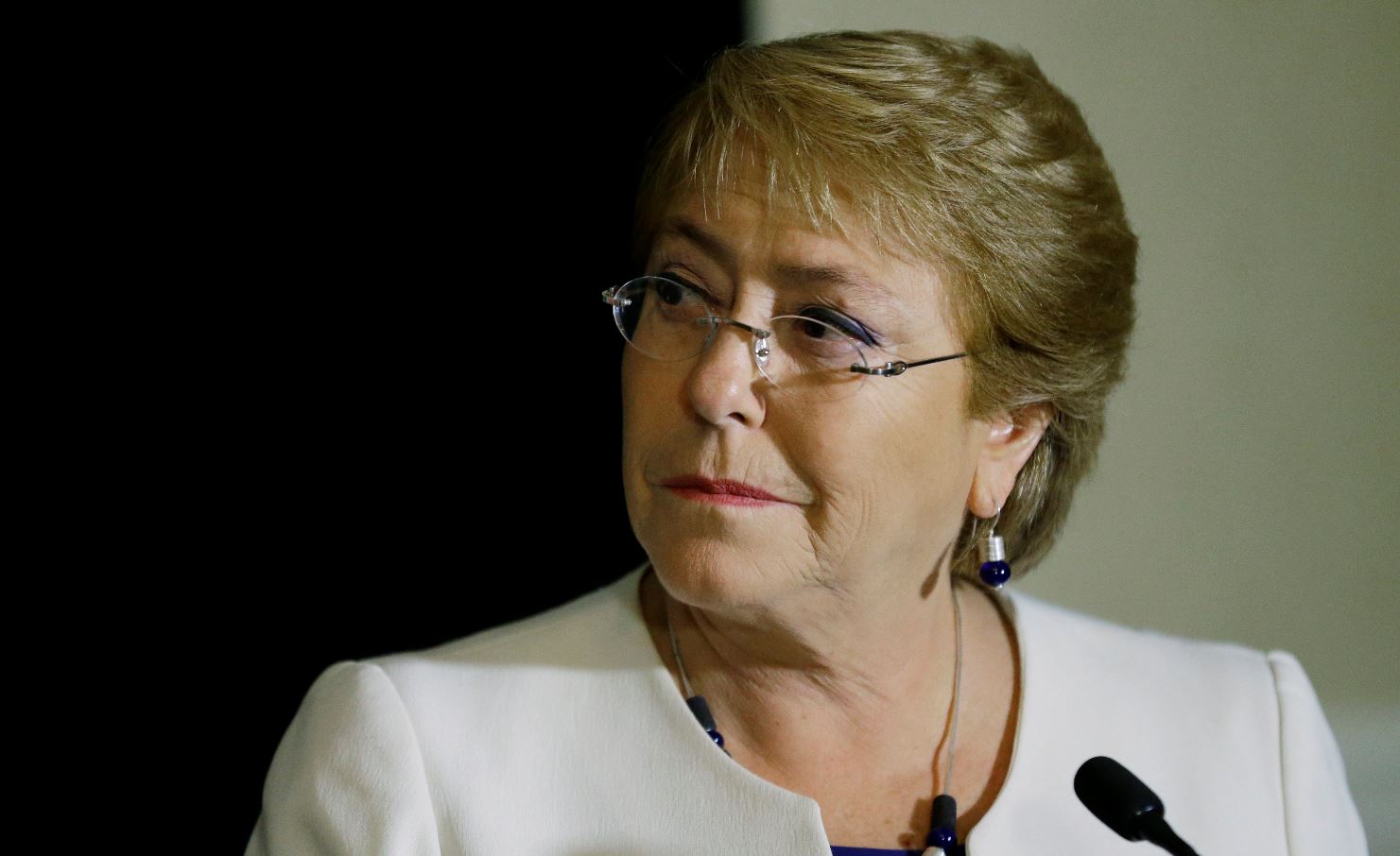 Bachelet anuncia la renuncia de los ministros de Hacienda y Economía