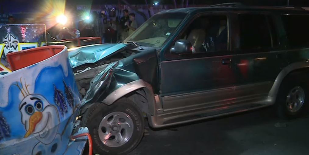 Camioneta choca contra juego mecánico en Monterrey 