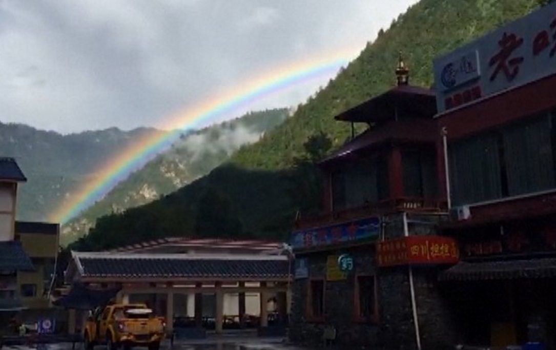 Aparece gran arcoíris después de sismos en China