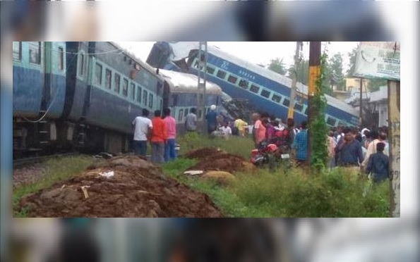 Al menos 11 muertos y 40 heridos al descarrilar tren en India
