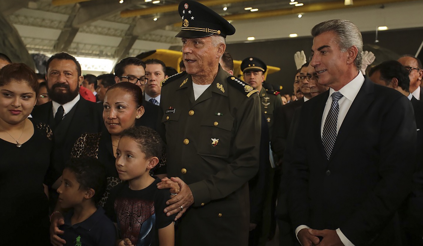 Inauguran exposición de las Fuerzas Armadas en Puebla