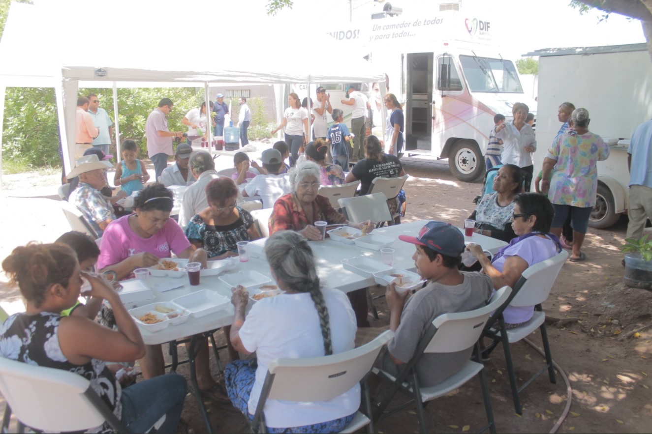 cientos de personas acuden a comedores comunitarios en guaymas