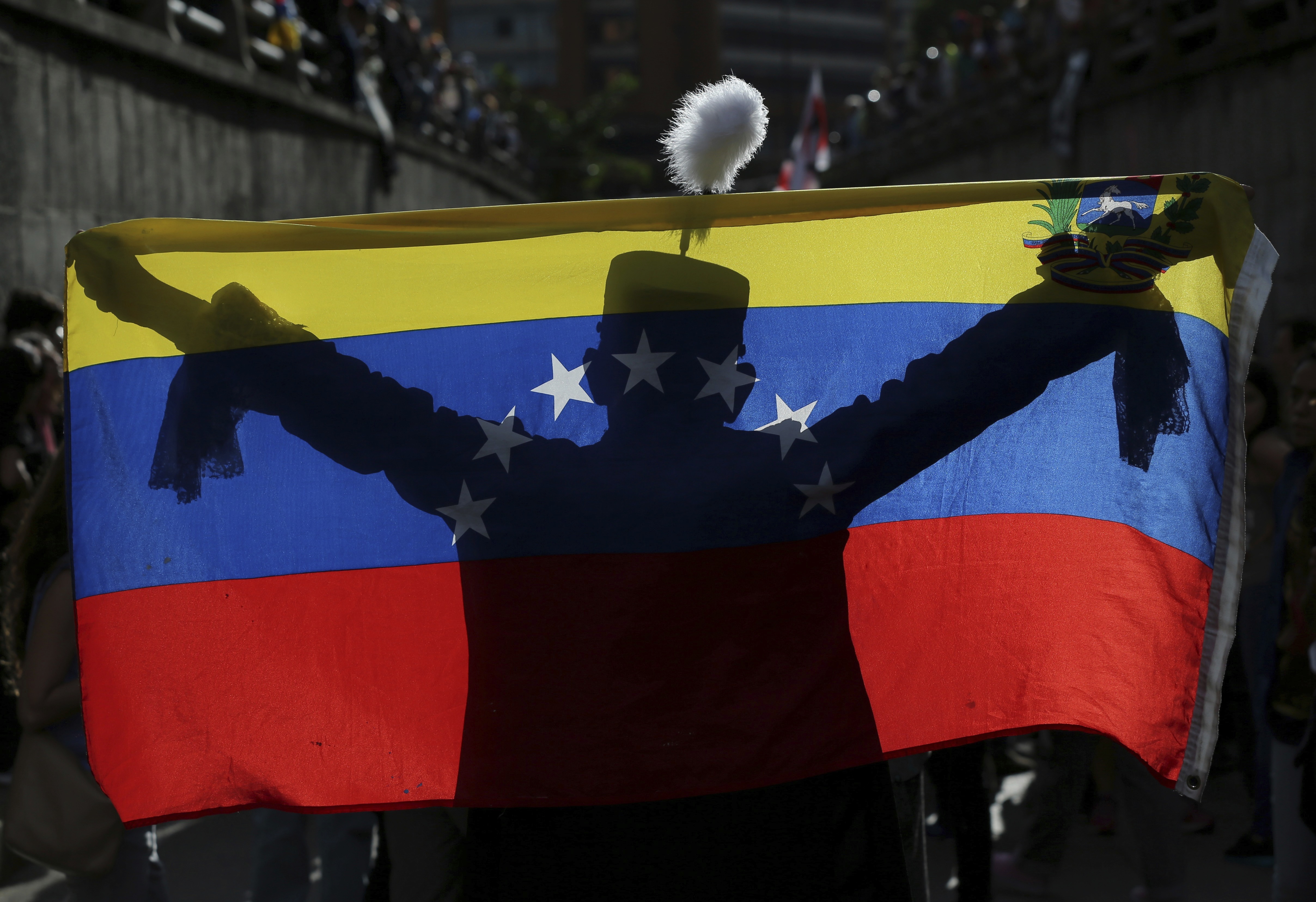 venezuela bloquea señal televisora colombiana caracol