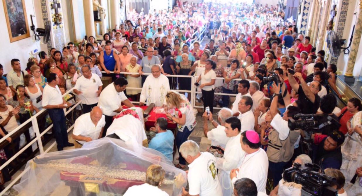 Habitantes de Campeche veneran imagen de Cristo Negro