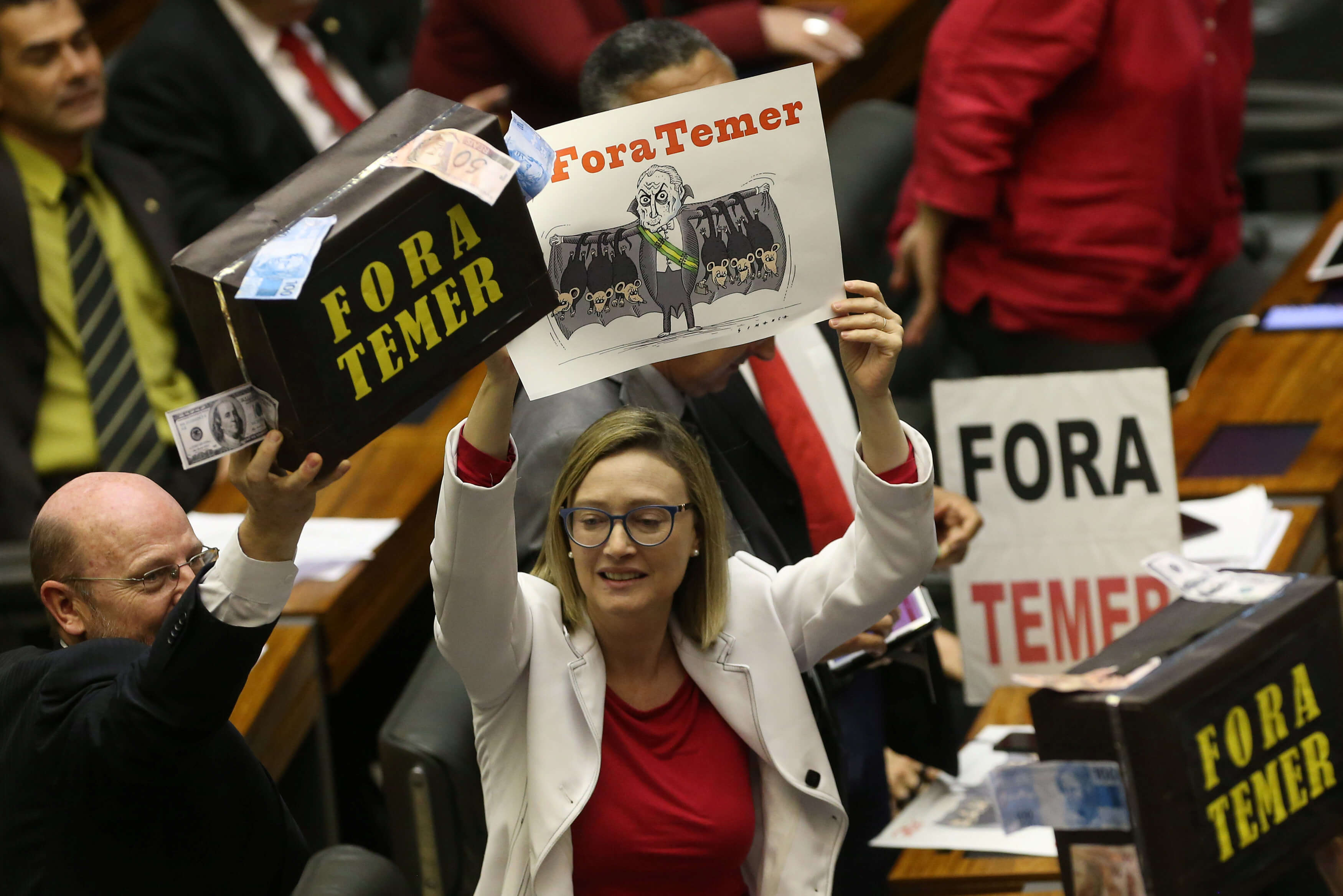 Michel Temer libra cargos de corrupción en Congreso de Brasil