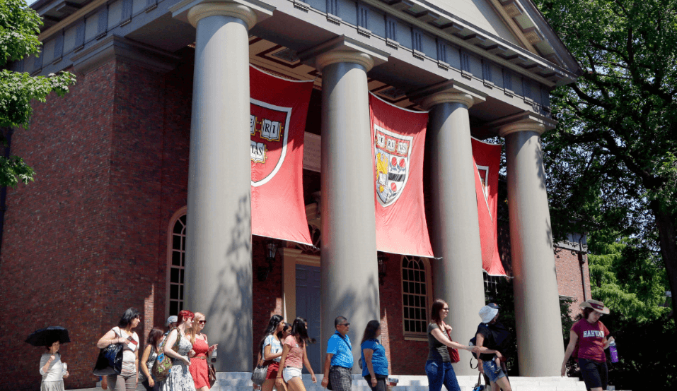 Edificio de admisiones de la Universidad de Harvard