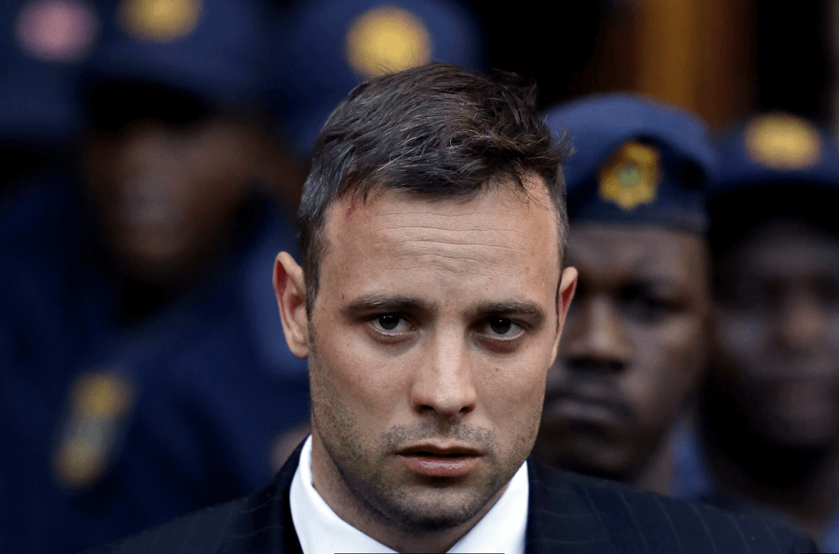 El atleta sudafricano Oscar Pistorius cumple una condena