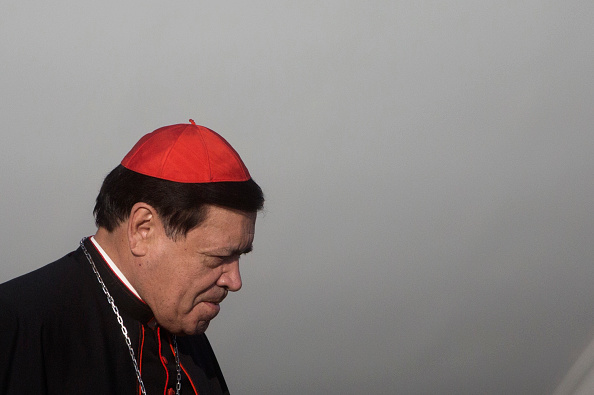 El cardenal Norberto Rivera ora por las víctimas de Barcelona