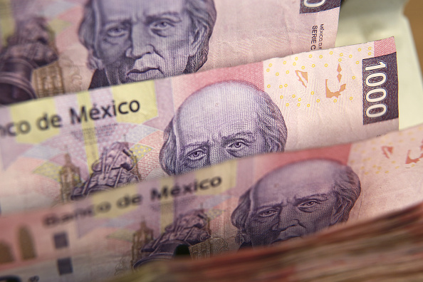 El peso mexicano se aprecia antes de discursos en Jackson Hole