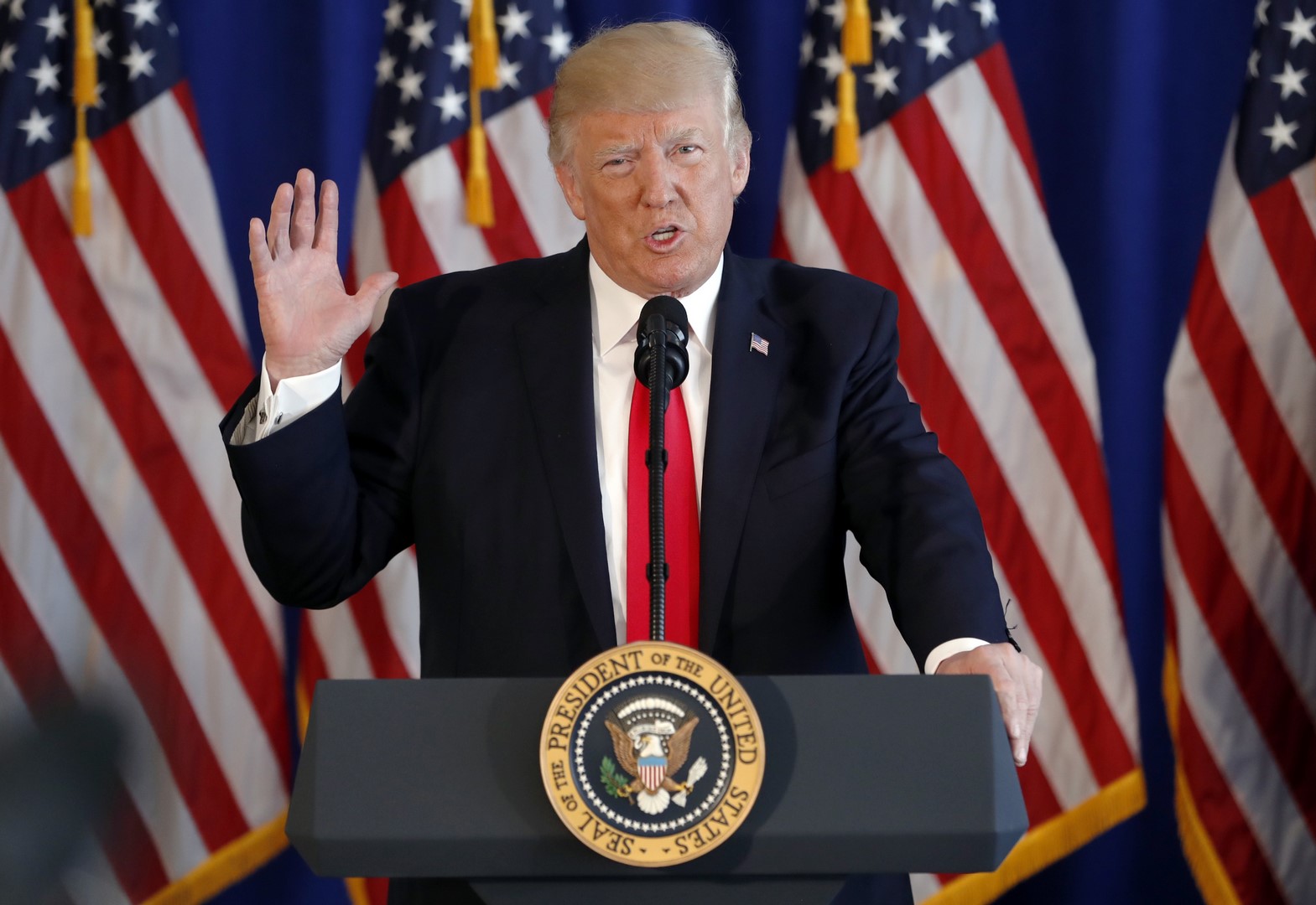 El presidente Donald Trump habla del incidente en Charlottesville