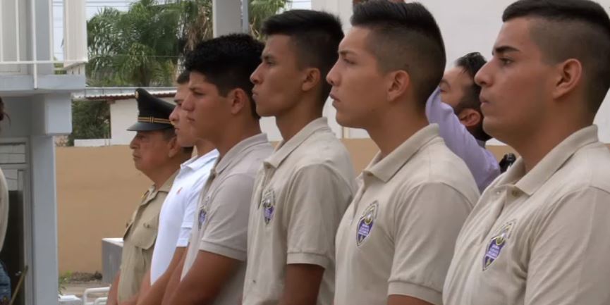 Estudiantes de preparatoria militarizada en Nuevo León 