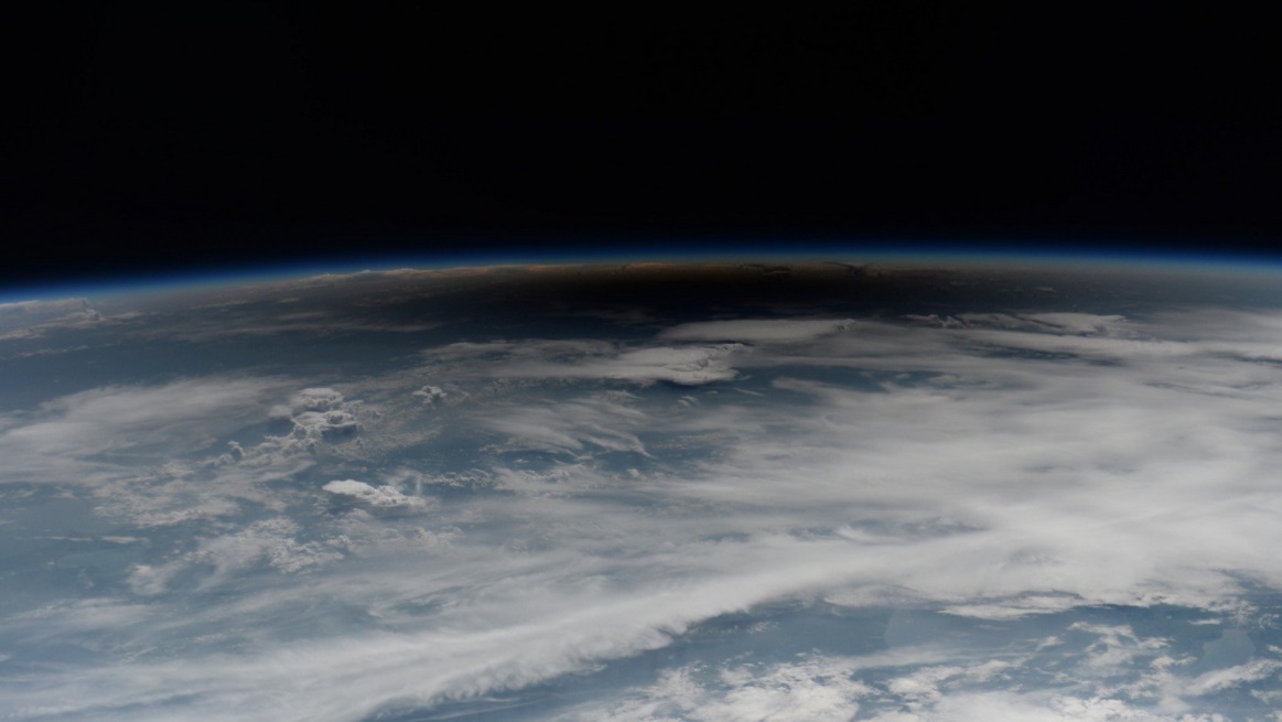 Astronautas observan eclipse solar desde el espacio