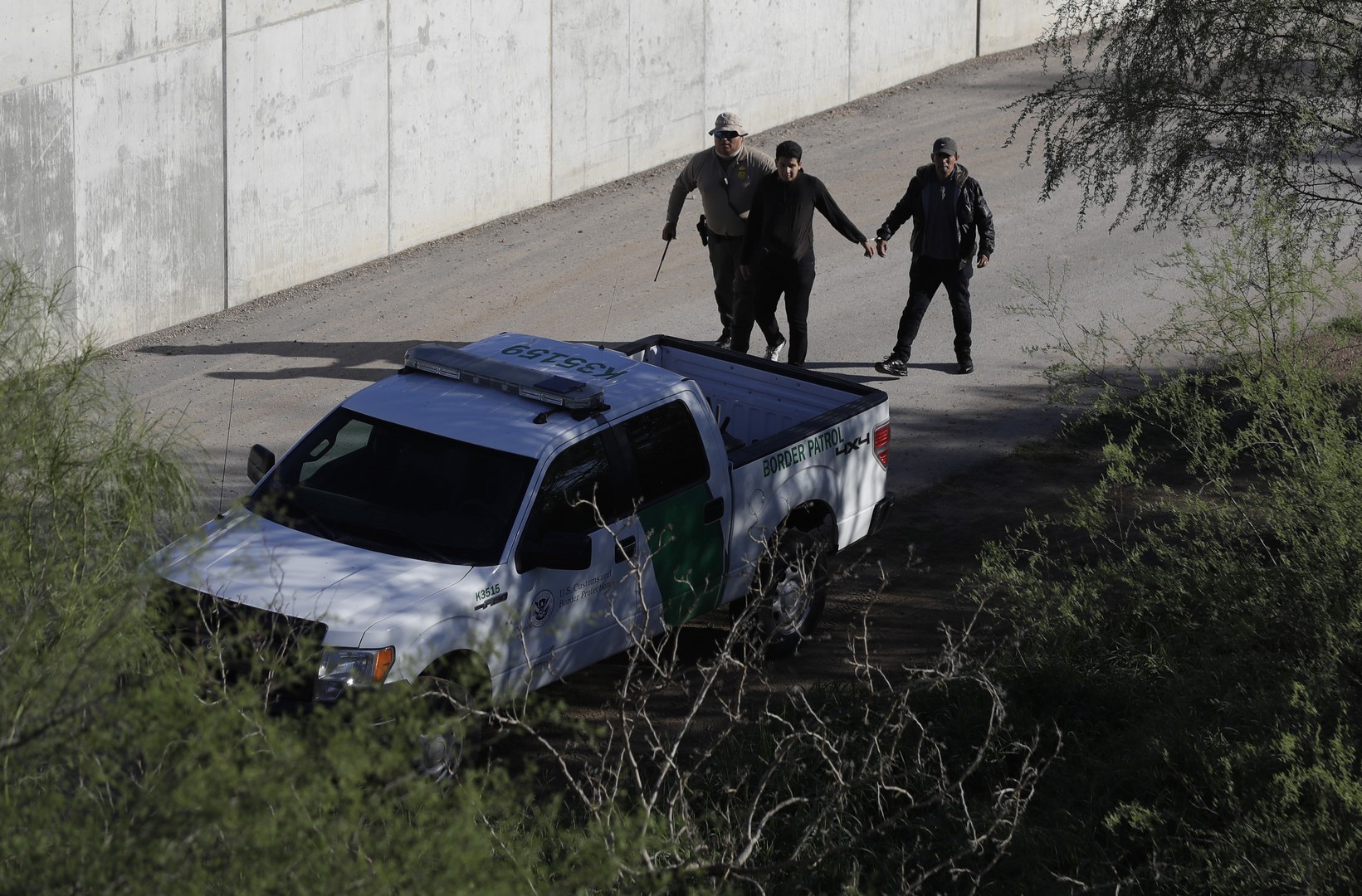 Gobierno de Trump ignorará leyes ambientales para construir muro fronterizo con México. (AP, Archivo)