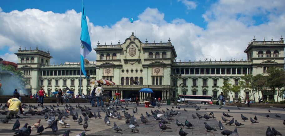 Presidente de Guatemala destituye a su canciller y al vicecanciller