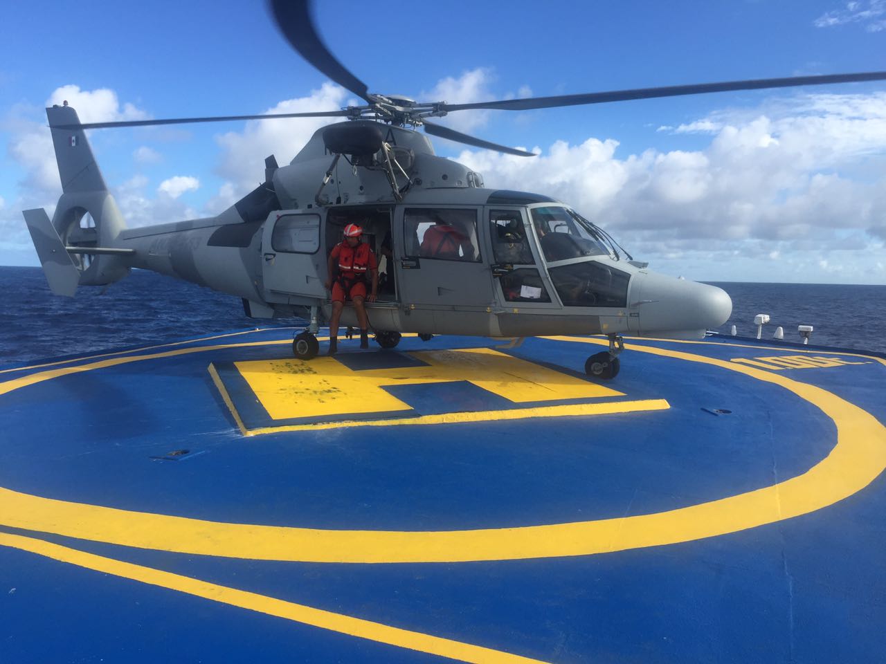 Helicóptero de rescate de la Secretaría de Marina