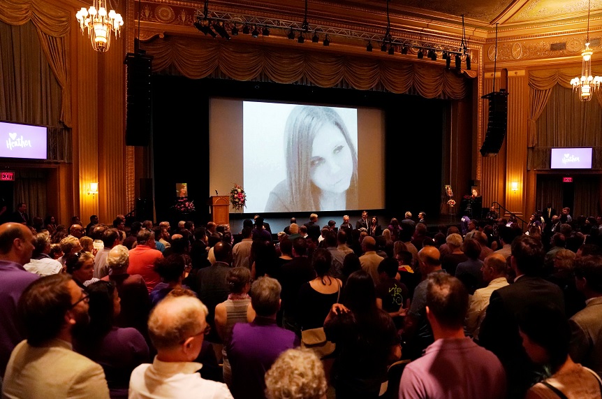 Homenajean a Heather Heyer, víctima mortal de protestas en Charlottesville