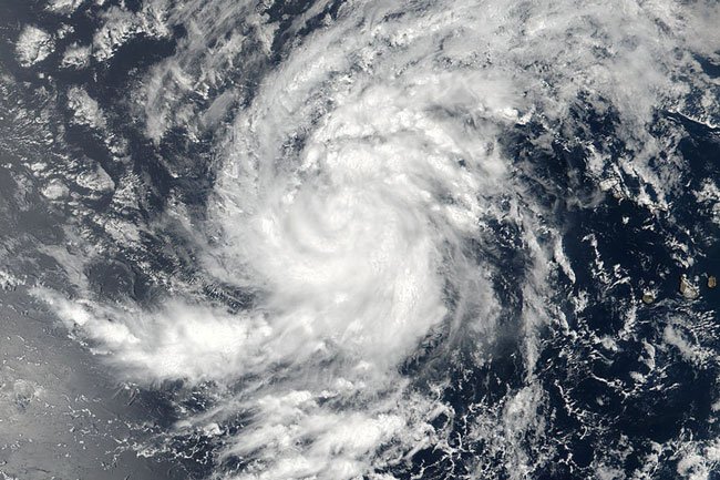 Huracan Irma sube categoria 3 su camino Caribe