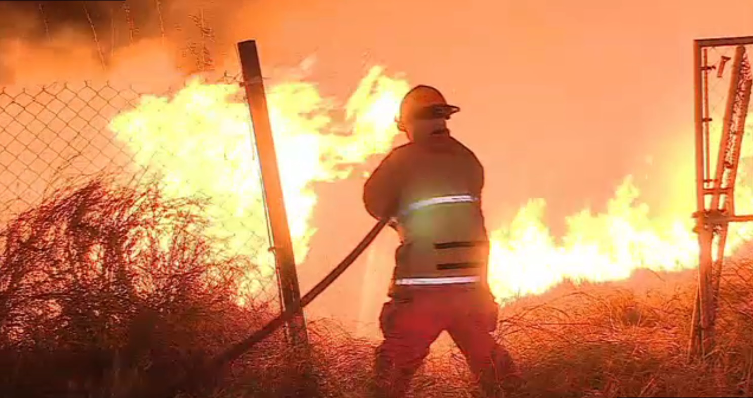 Bomberos atienden incendios en Nuevo Leon