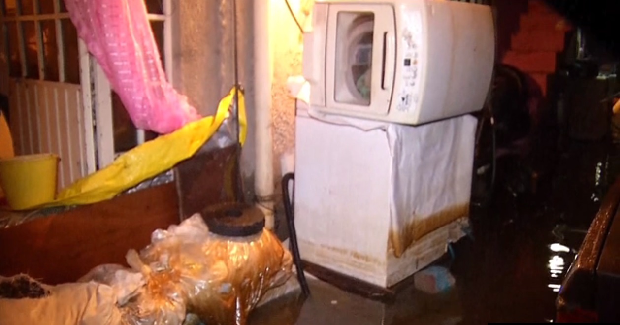 muebles quedan inservibles por inundaciones en Cuautitlan Izcalli