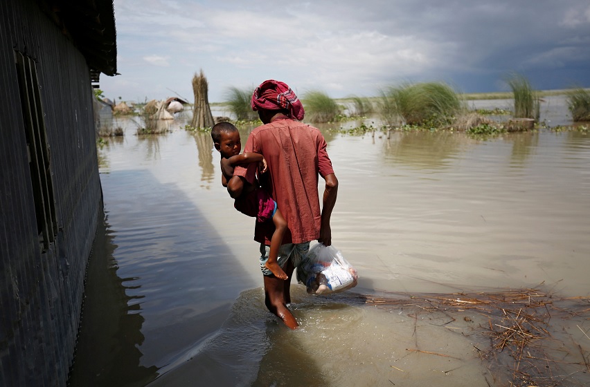 Suman más de 800 muertos por inundaciones y deslaves en Asia