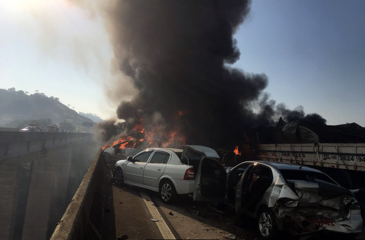 Accidente de varios vehiculos en Brasil