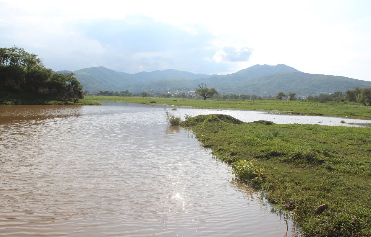 Desfogan laguna de Tixtla ante riesgo de inundación