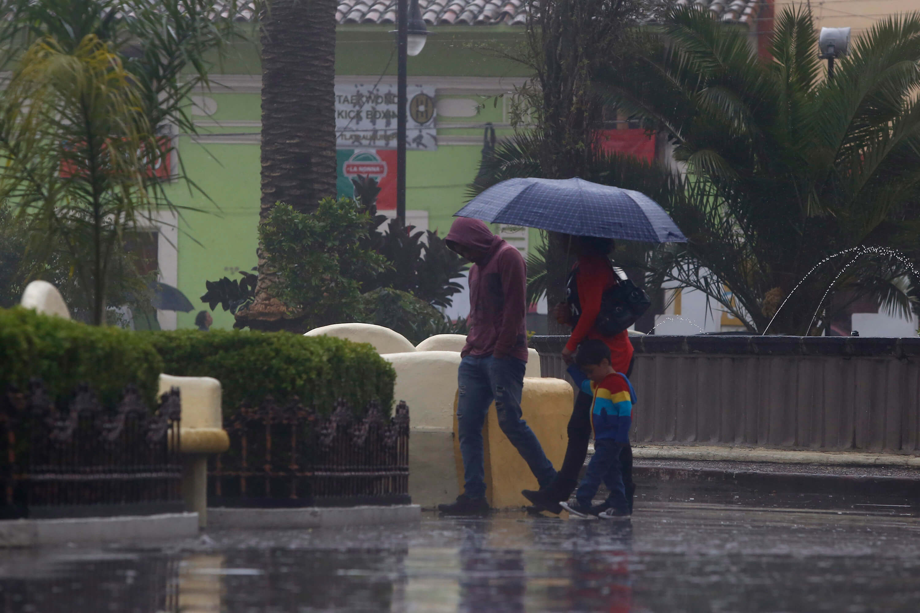 Remanentes de Harvey provocan lluvias en Campeche