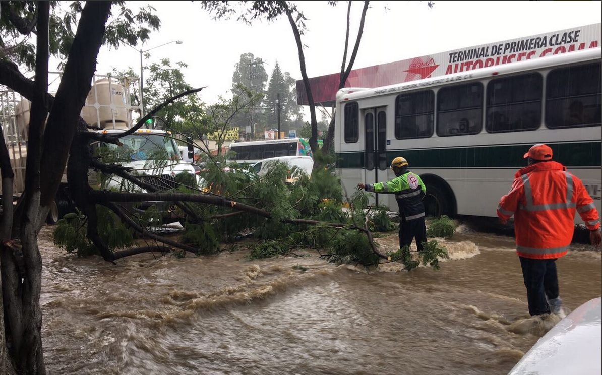Lluvia provoca encharcamientos diversas zonas Oaxaca
