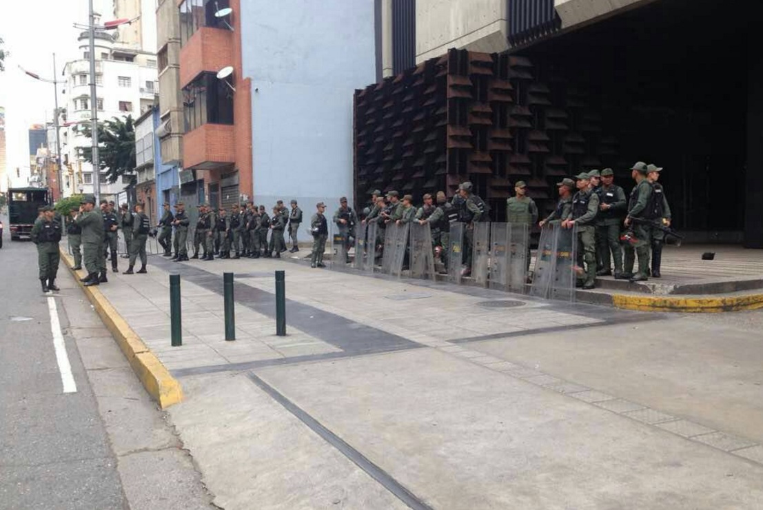 Luisa Ortega denuncia asedio militar en sede de Fiscalía en Caracas