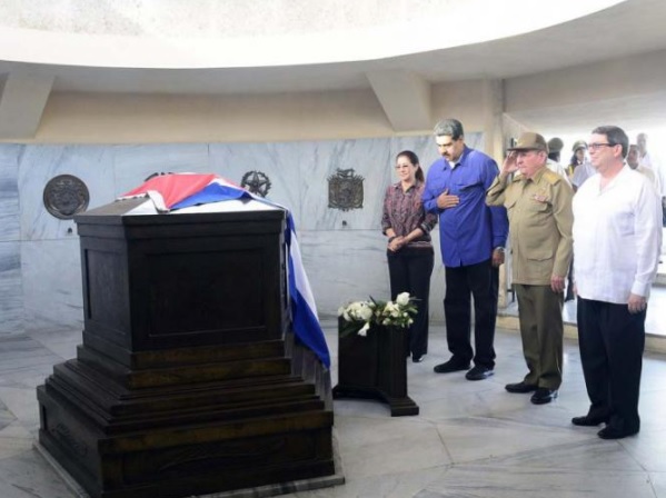Maduro aparece sorpresivamente en Cuba durante homenaje a Fidel Castro