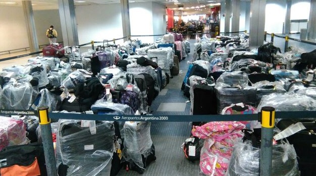 Avión militar de Venezuela regresa 400 maletas de turistas argentinos