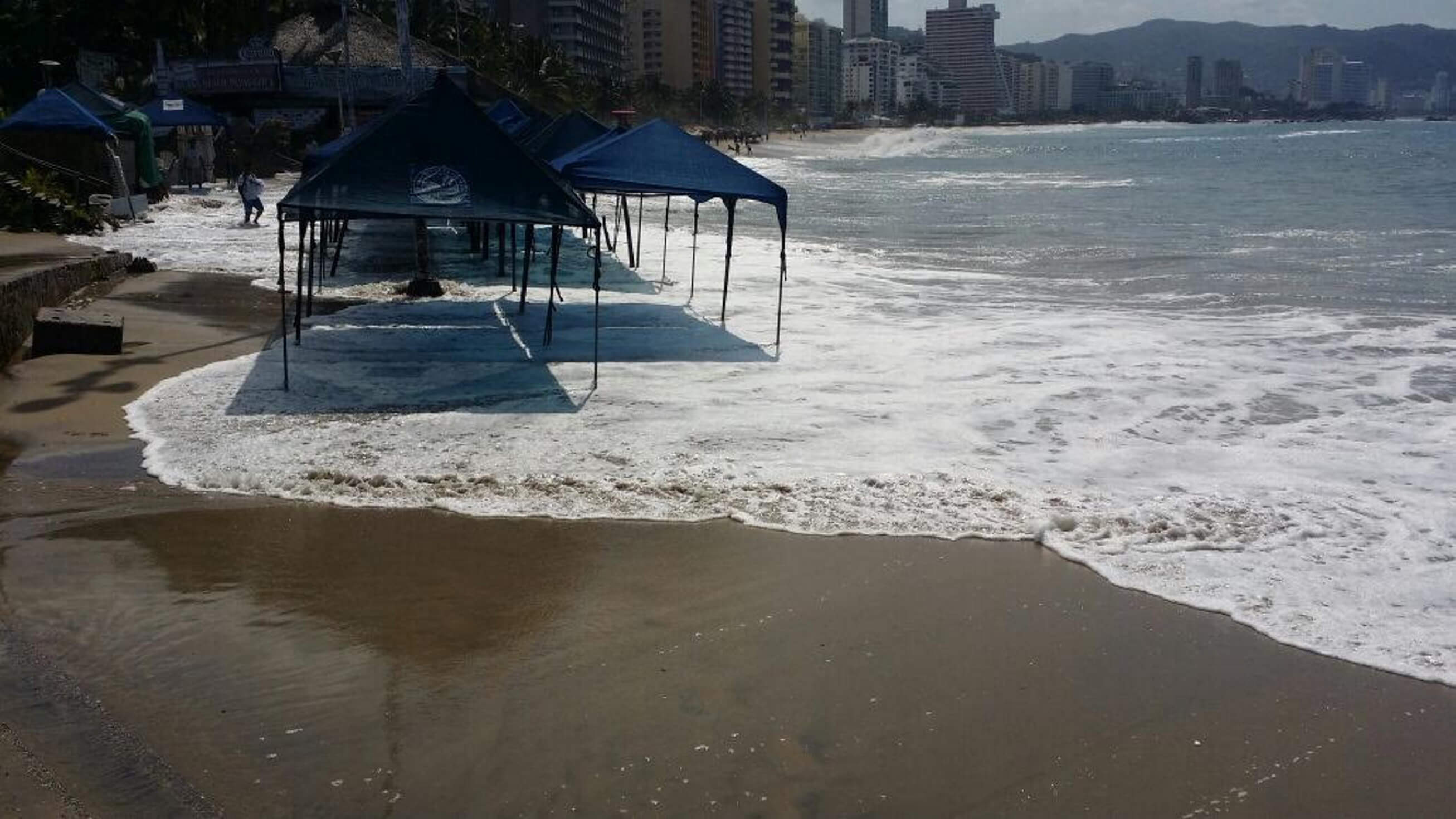 Alerta por mar de fondo en Acapulco, Guerrero