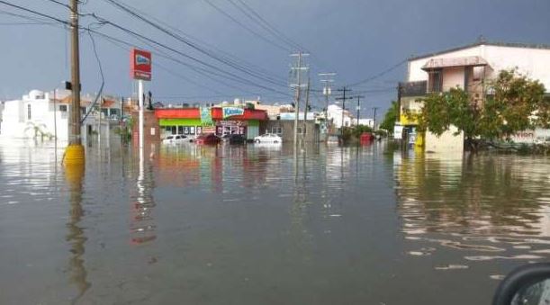 Fuertes lluvias afectan Mazatlán tras paso de ‘Jova’