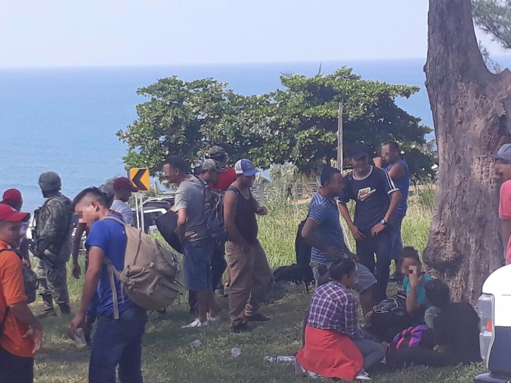 aseguran 126 migrantes hacinados trailer veracruz