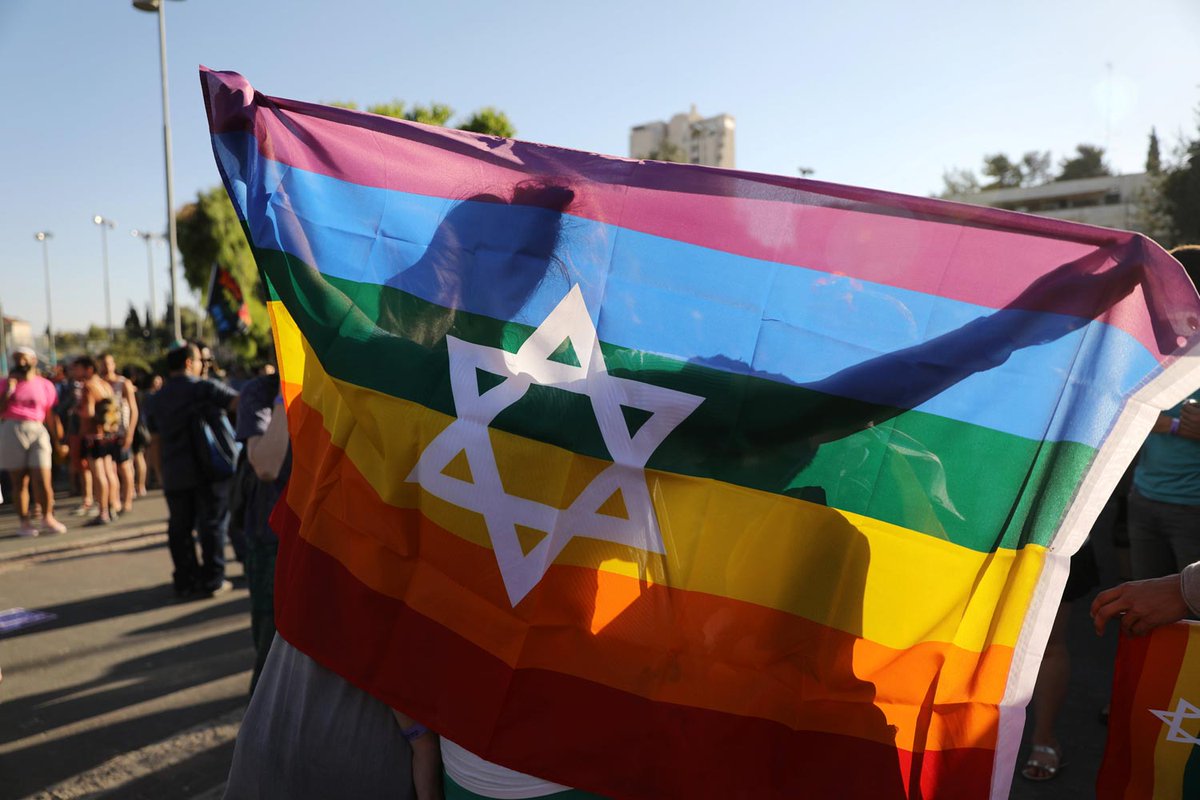 Miles marchan desfile orgullo gay Jerusalen