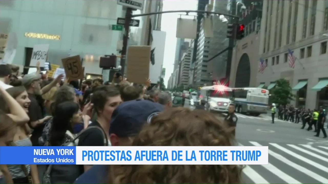 Miles Protestan Afuera Trump Tower Nueva York