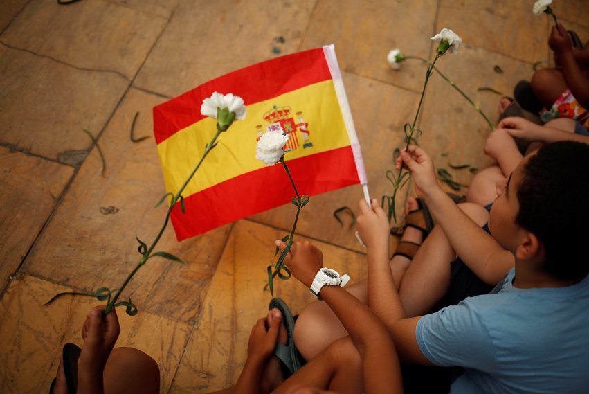 Musulmán ayuda a víctimas de masacre en Barcelona