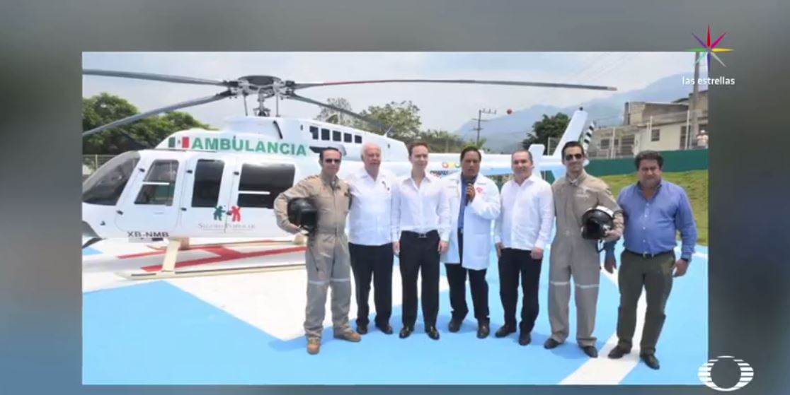 Banderazo de la ambulancia aérea por el gobernador de Chiapas y el secretario de Salud federal
