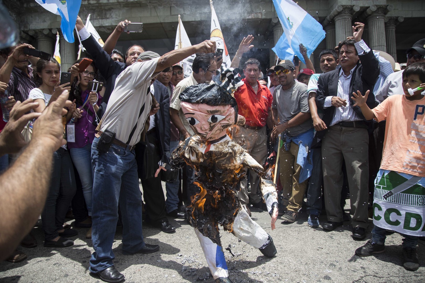 Nueva crisis y caos sacude a Guatemala