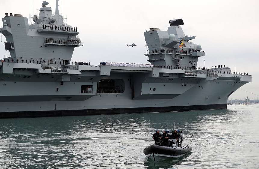 Llega al puerto de Portsmouth el buque de guerra más grande británico