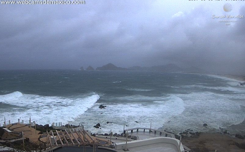 Oleaje elevado y vientos fuertes en Cabo San Lucas por tormenta Lidia