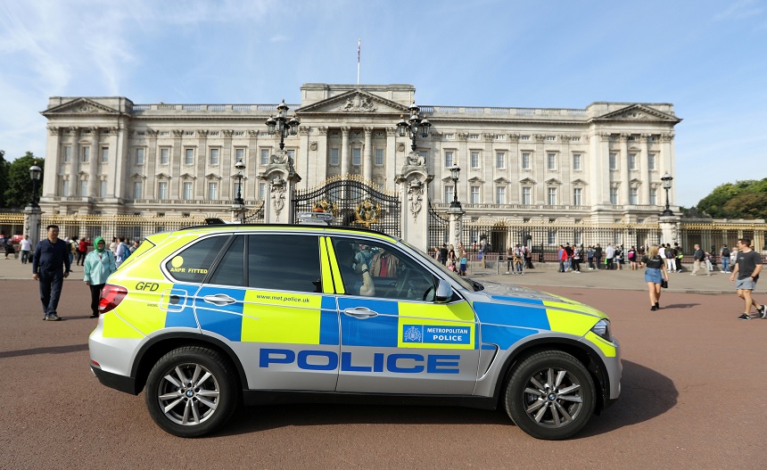 Suman dos detenidos por ataque a policías ante el Palacio de Buckingham