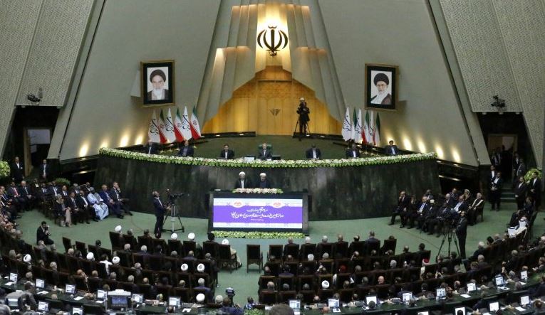 iran aprueba sanciones contra eu y fondos para programa balistico