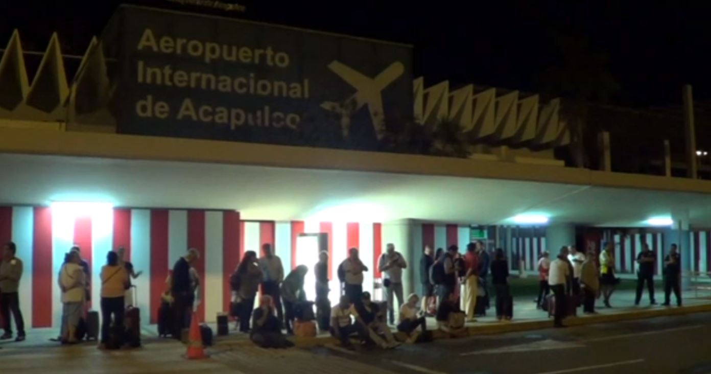 Pasajeros de vuelos desviados de la CDMX son hospedados en Acapulco