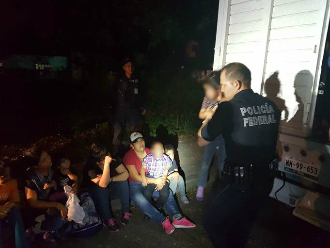 policias federales rescatan a migrantes centroamericanos