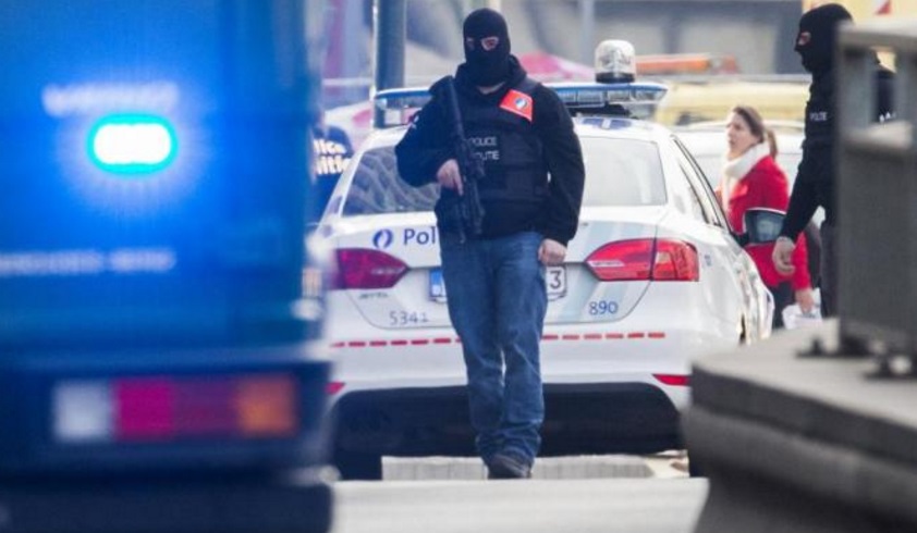 Policías belgas abren fuego contra automóvil con supuestos explosivos