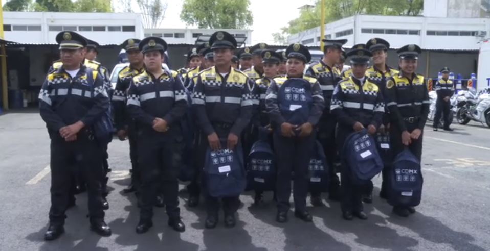 SSP-CDMX entrega mochilas y útiles escolares a hijos de policías