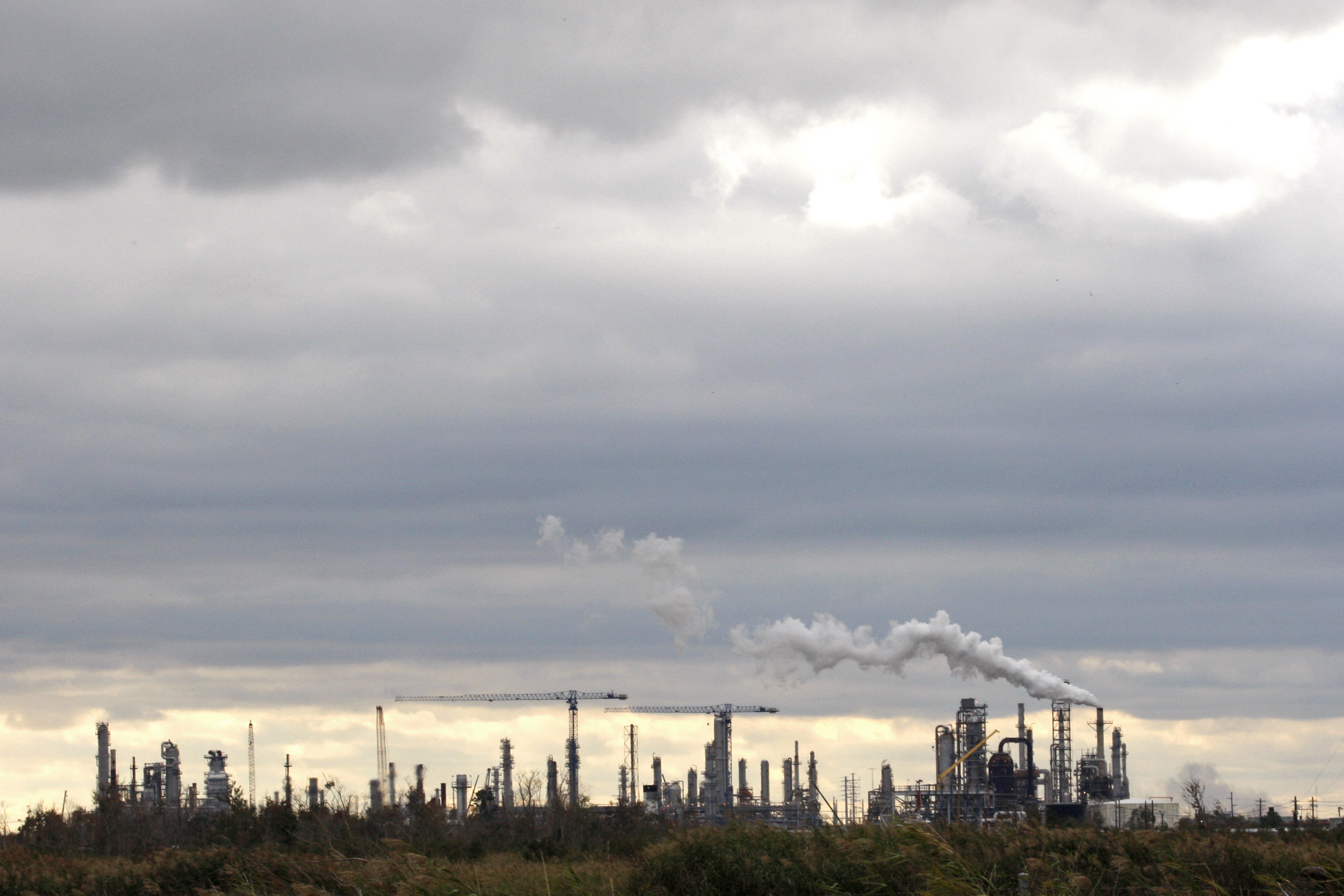 Harvey afecta producción refinería Estados Unidos