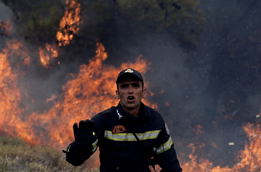 Incendios forestales cerca de Atenas no ceden